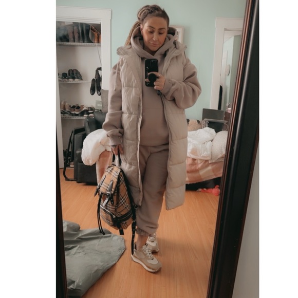 Meet your posher. 🩷💃🏻🥰 - Picture 9 of 11